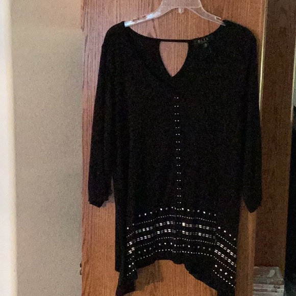 🖤NWOT B.L.E.U. Size 1X Sexy Top Closet Must Have 🖤 - Picture 1 of 8